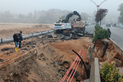 Gaziantep’te sağanak yağış nedeniyle yol çöktü