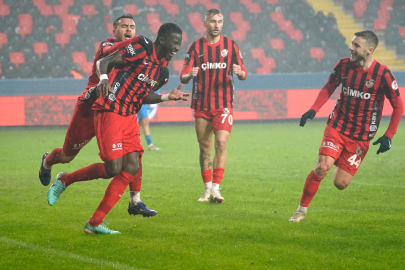 Papy Djilobodji sahalara dönüyor