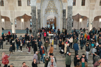 Vatandaşlar Ramazanda Millet Cami’ne akın etti