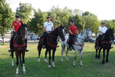 Parkların güvenliğini atlı polisler sağlıyor