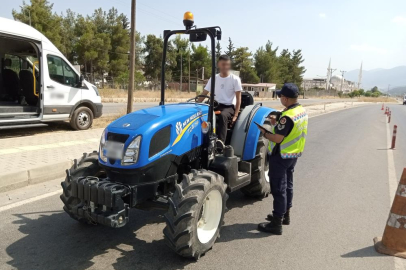 Traktör sürücülerine Jandarmadan özel denetim