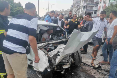 Gaziantep’te 2 araç kafa kafaya çarpıştı: 3 yaralı