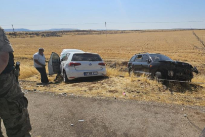 Gaziantep'te 2 araç kafa kafaya çarpıştı: 6 yaralı