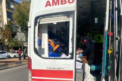 HASTANEYE KALDIRILAN HASTA AMBULANSIN CAMINI KIRDI